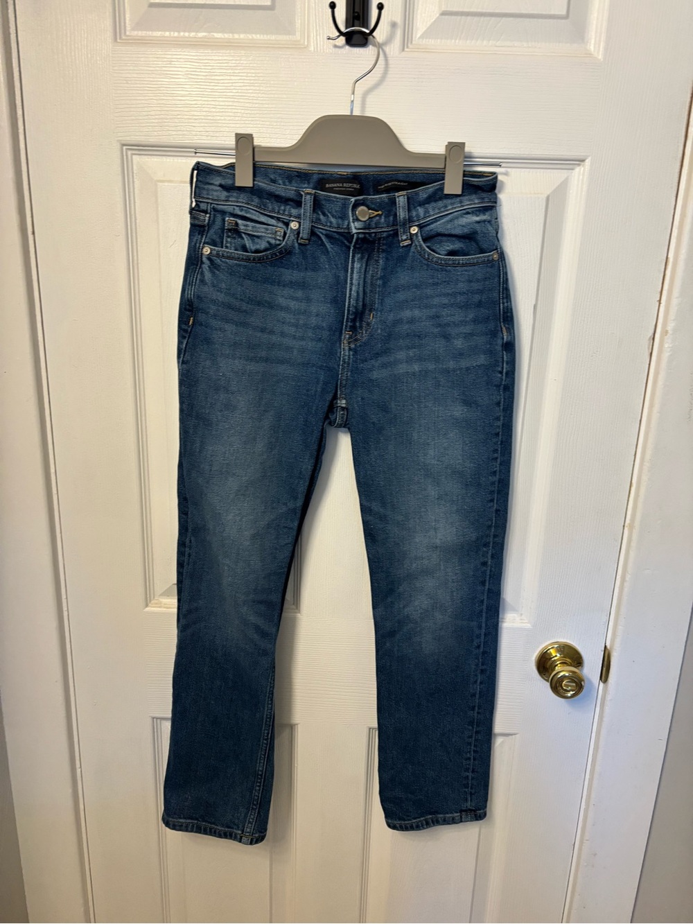Banana Republic Straight Leg Women’s Jeans in Medium Blue Wash
